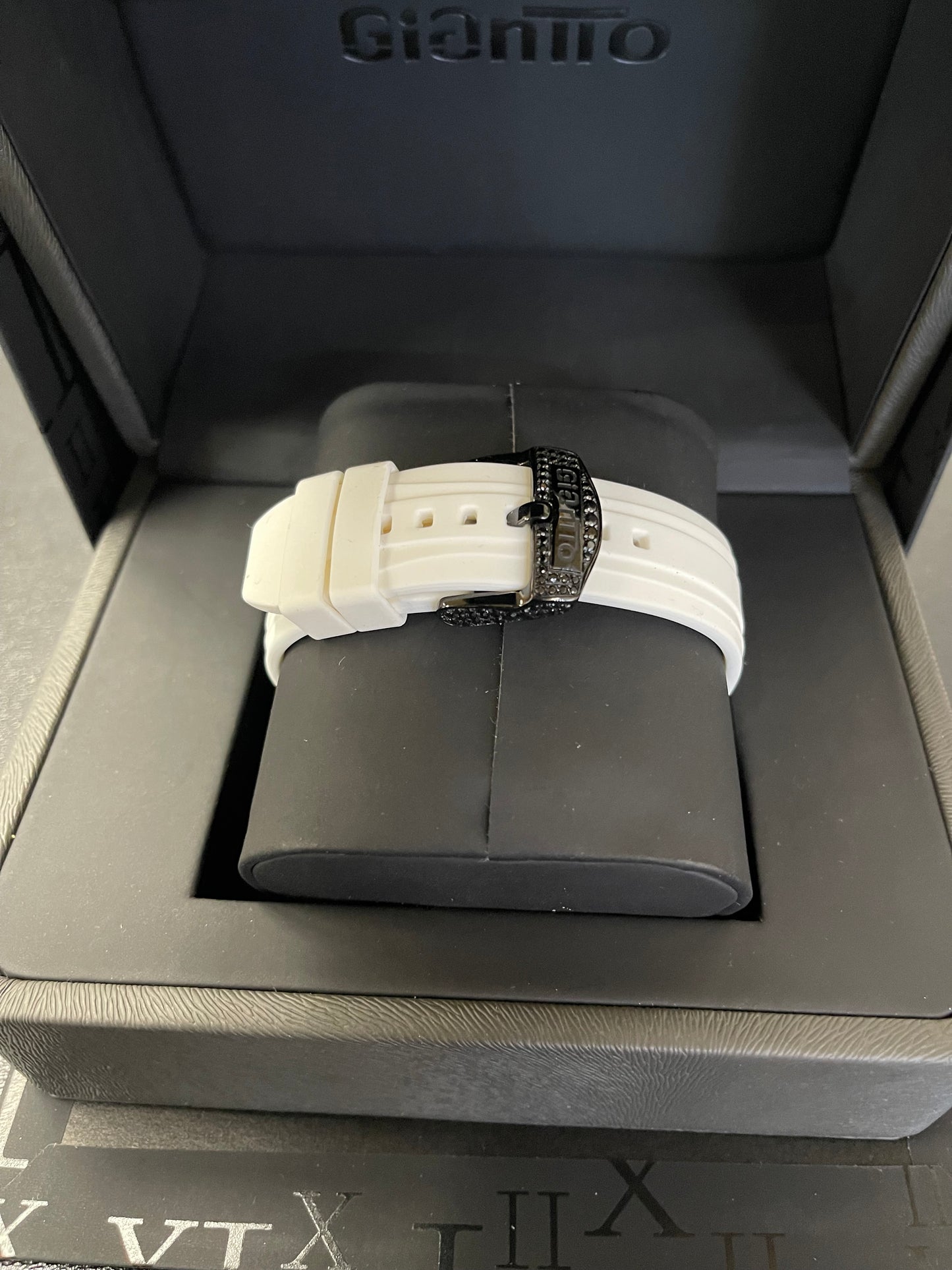 T3 ALL BLACK/WHITE LIITED EDITION